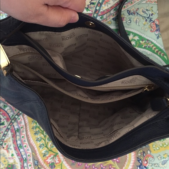 ❤️SOLD❤️Michael Kors Crossbody - Picture 4 of 5